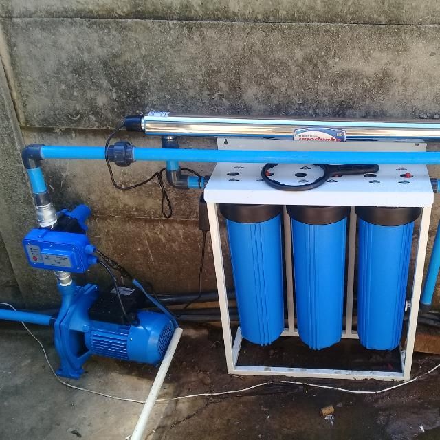 Blue water filter with pump